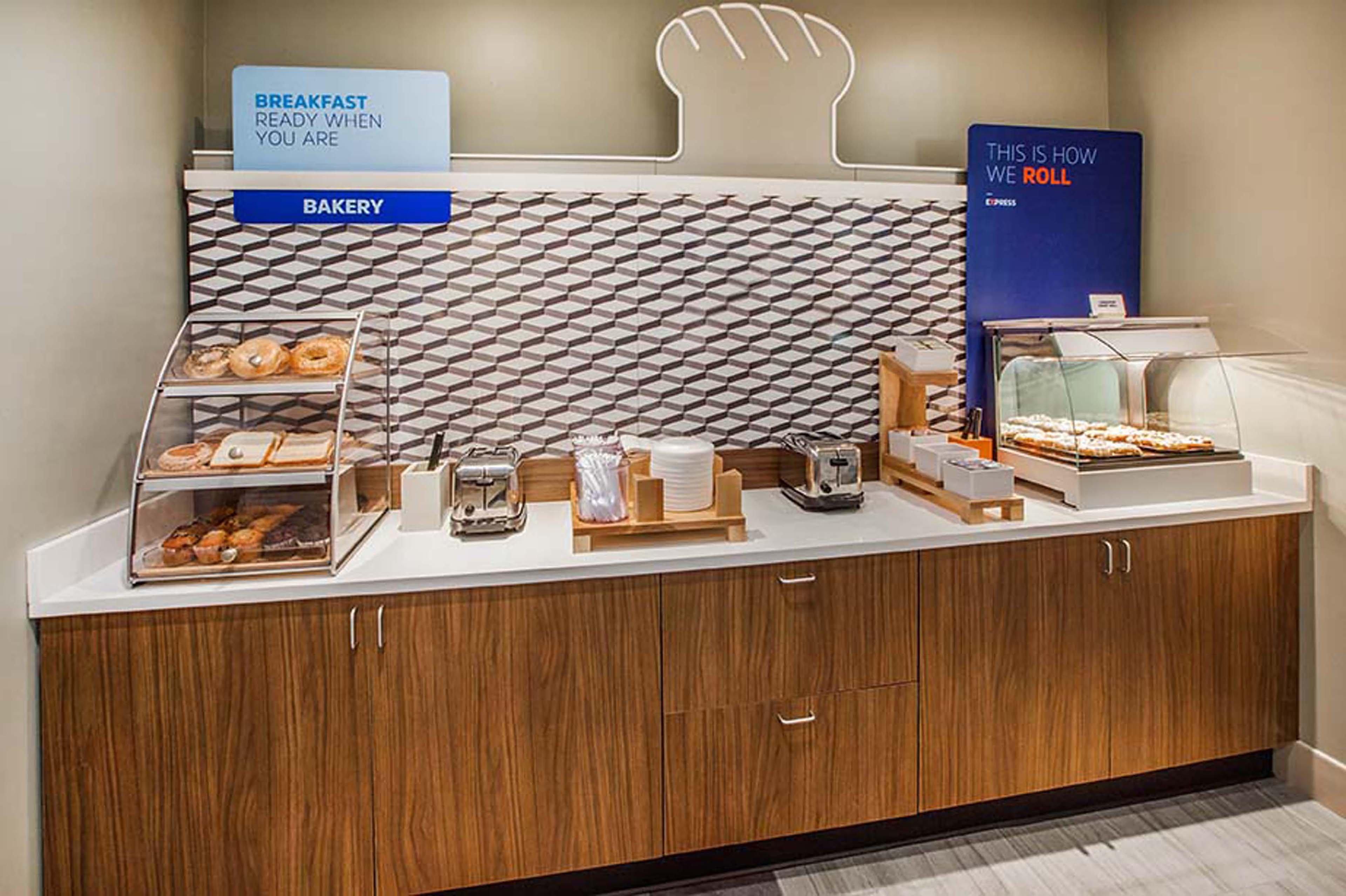 Holiday Inn Express Hotel & Suites Claypool Hill -Richlands Area By Ihg Pounding Mill Extérieur photo