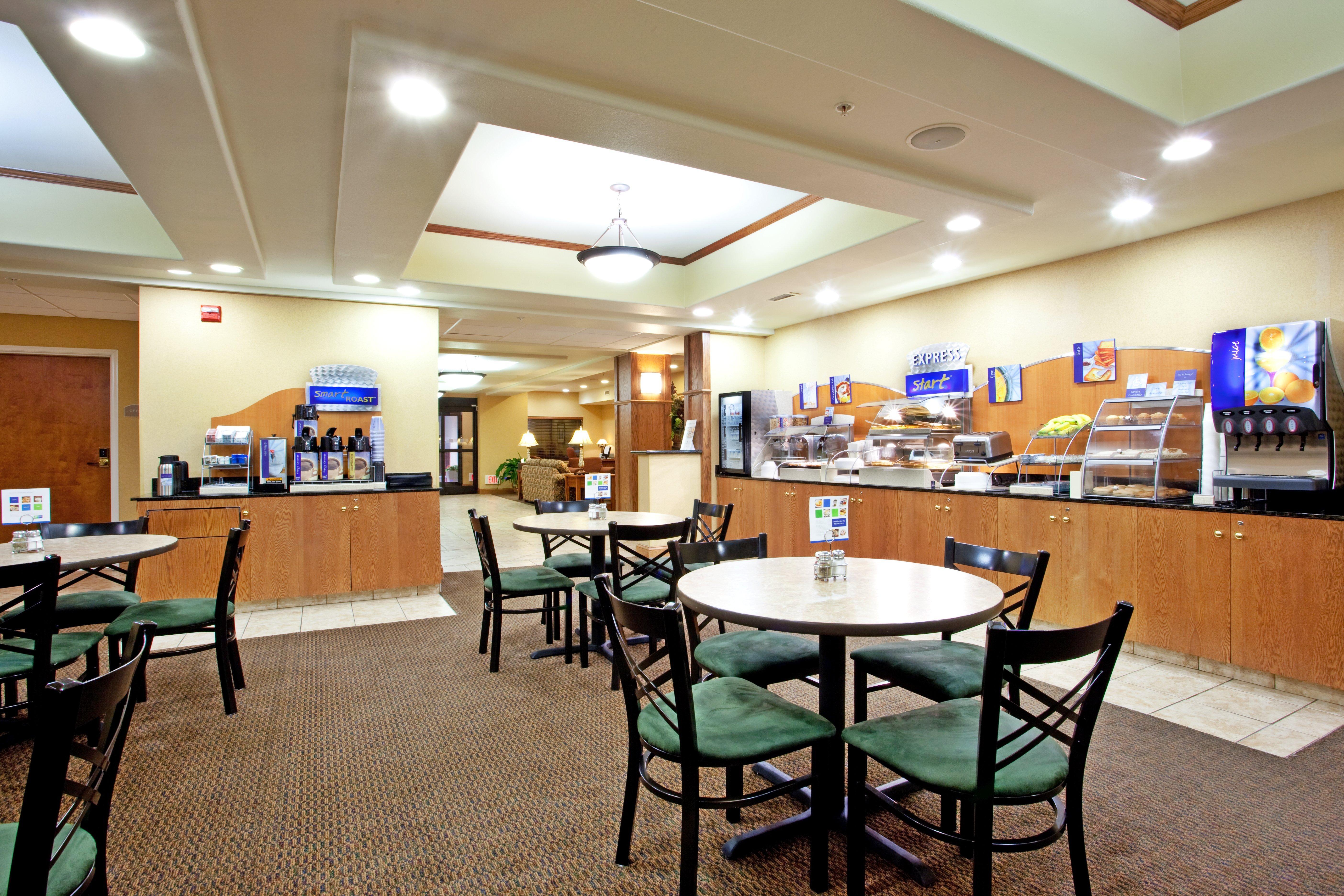 Holiday Inn Express Hotel & Suites Claypool Hill -Richlands Area By Ihg Pounding Mill Extérieur photo